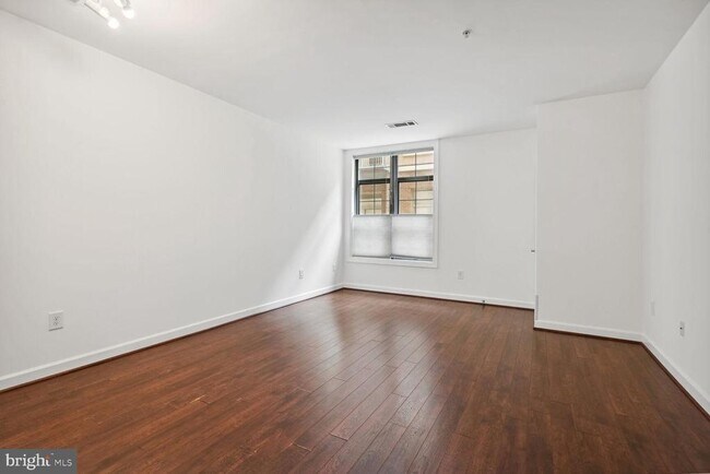 Building Photo - 1111 25th St NW