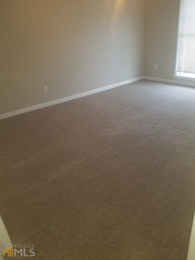 Building Photo - 2110 Country Walk Way SE