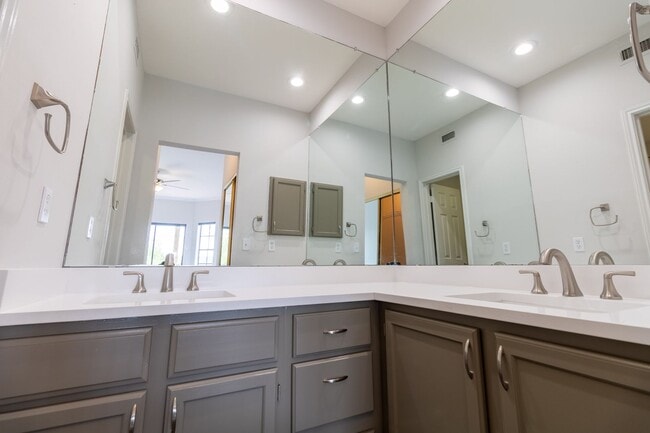 Building Photo - South Austin Gem: Cozy 2BR Home with Stunning Downtown Views, Minutes from Barton Creek Greenbelt!