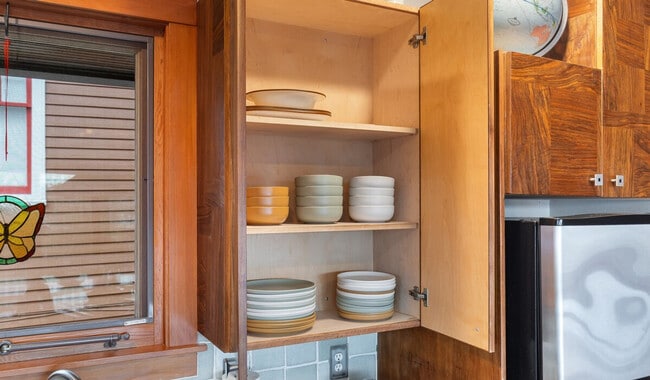 Building Photo - 173 Aloha St