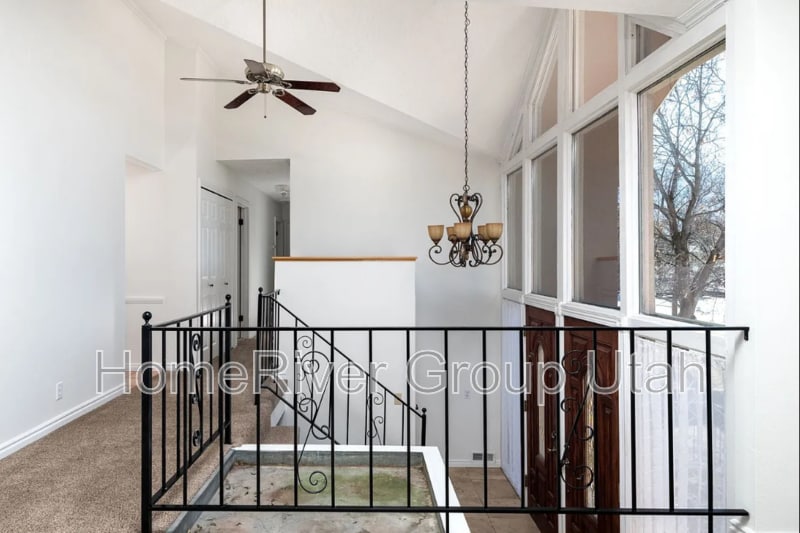 Building Photo - 2699 Grandview Dr