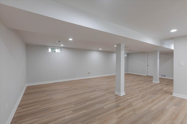 Building Photo - 4538 Dempster St