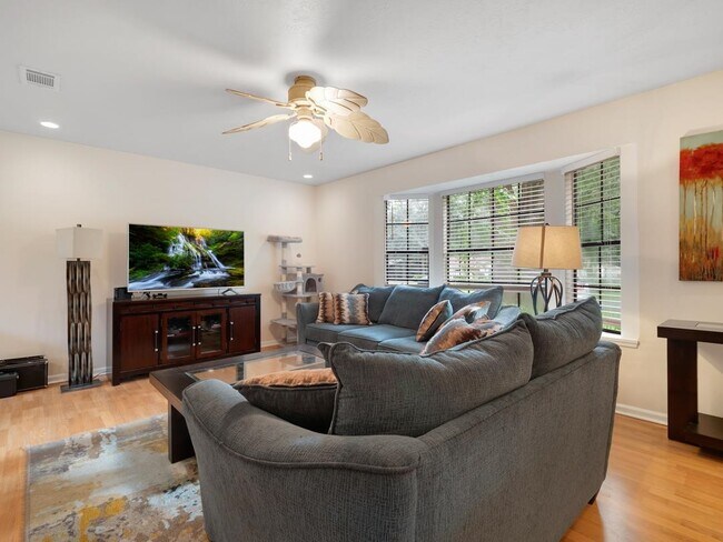 Building Photo - 4321 Snoopy Ln