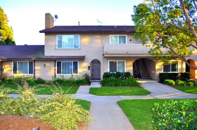 Primary Photo - 12700 Newport Ave