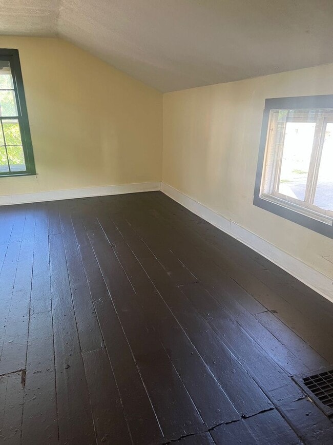 Building Photo - 3 bedroom house