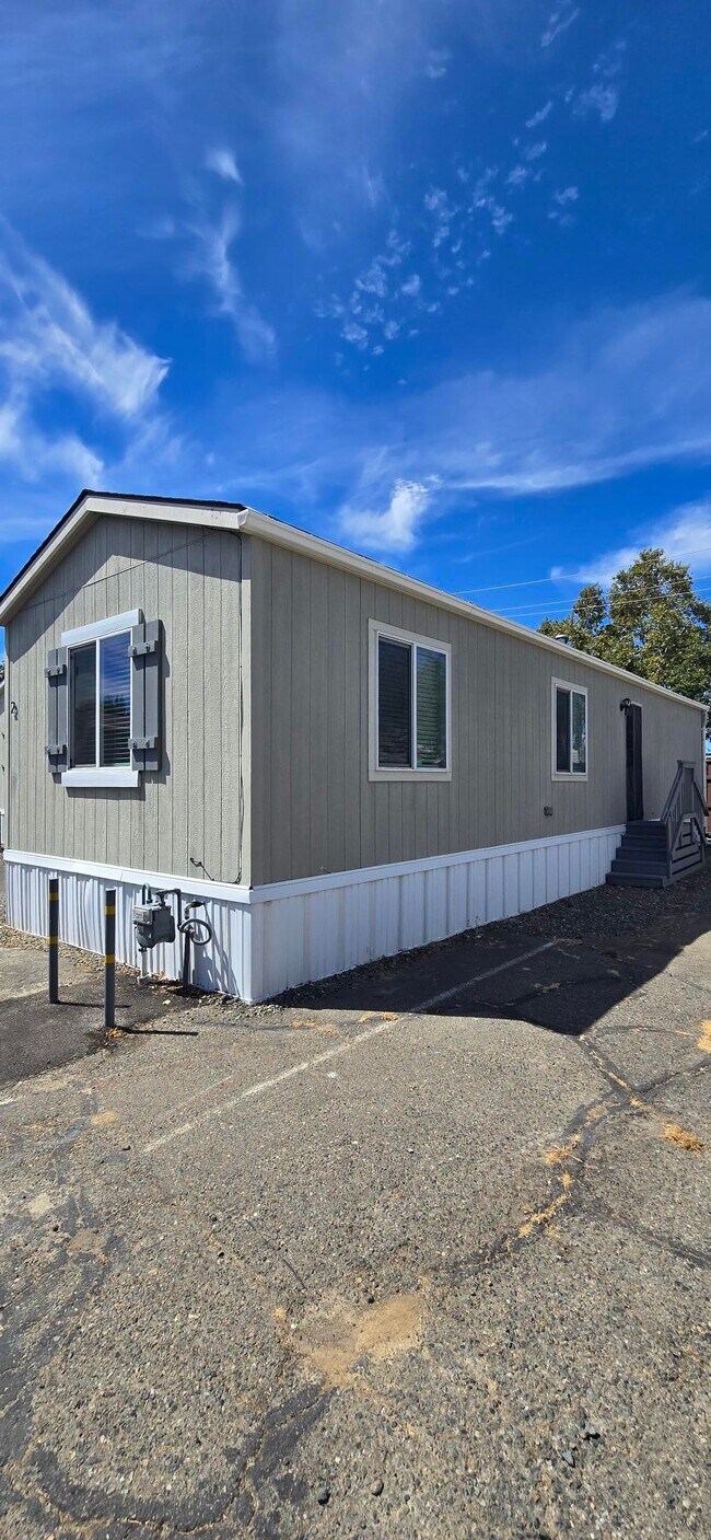 Building Photo - 715 Glide Ave