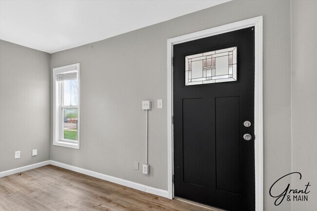 Building Photo - $1500 3 bedrooms