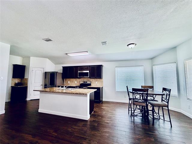 Building Photo - 520 Cantebury Park Ln