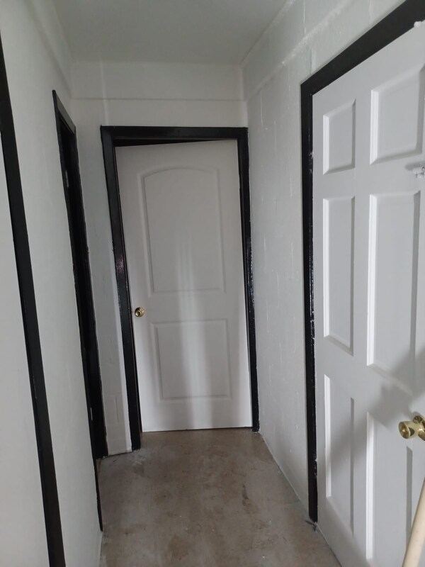 Building Photo - 906 E Lucas Ave