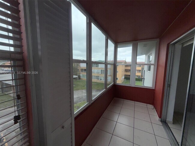 Building Photo - 120 Royal Palm Rd
