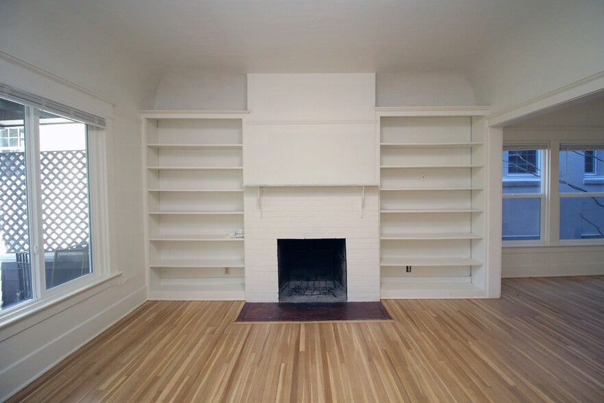 Building Photo - 2314 SW Vista Ave