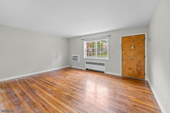 Building Photo - 4B Colfax Manor