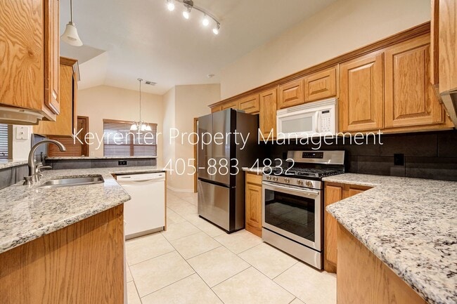 Building Photo - Amazing 4BD/3BTH home with a 3 car garage in the exclusive Cedar Pointe Gated Community!
