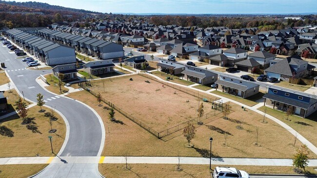 Building Photo - 2 bedroom 2.5 bath townhome located in Fayetteville AR!