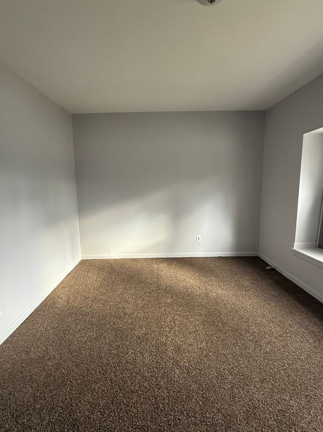 Building Photo - 4bd Single Cash Pay/Section 8