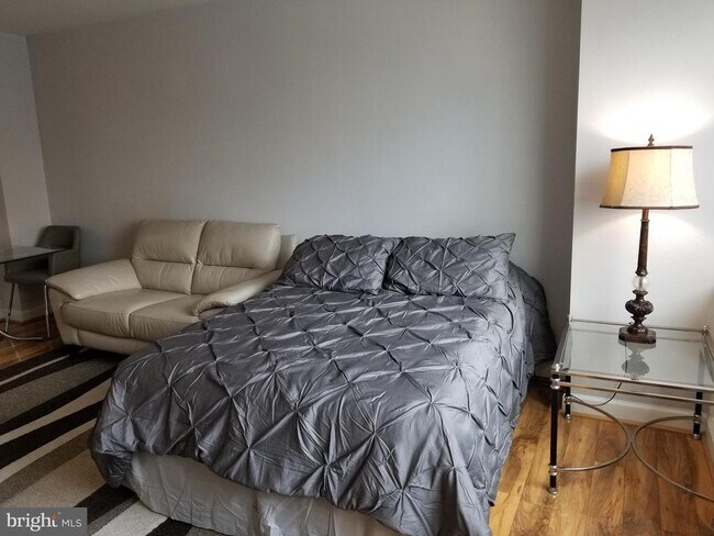 Building Photo - 1021 Arlington Blvd