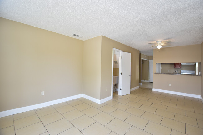 Building Photo - 1732 Carrollwood Dr