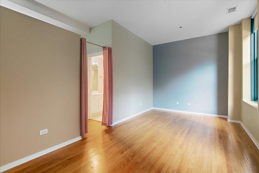 Building Photo - 208 W Washington St