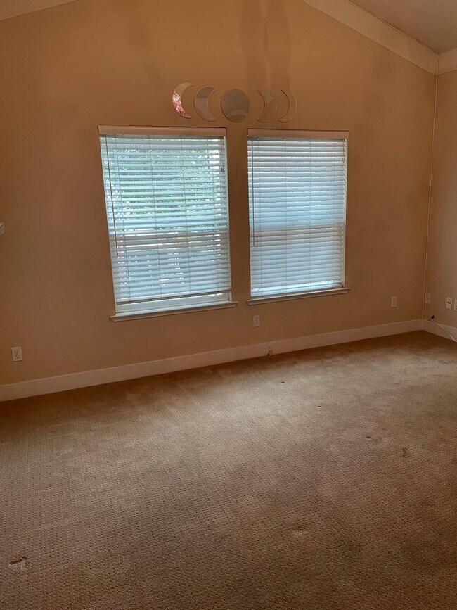 Building Photo - I STREET/22ND CORNER