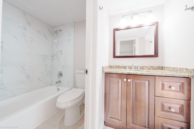 Building Photo - 708 SE 2nd Ave