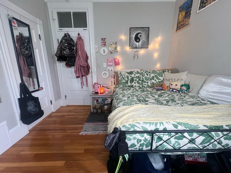 Bedroom 4 - available - 17 Wheeler St