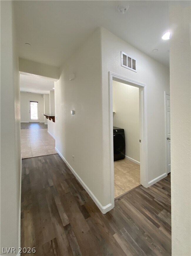 Building Photo - 1000 Aspen Cliff Dr