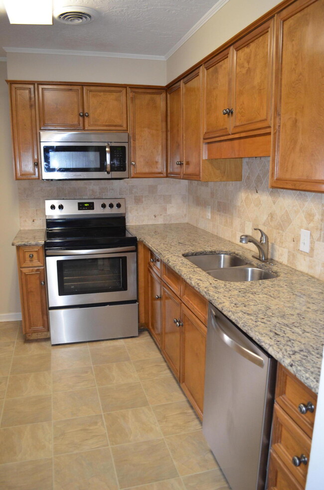 Building Photo - 221 Merrymont Dr