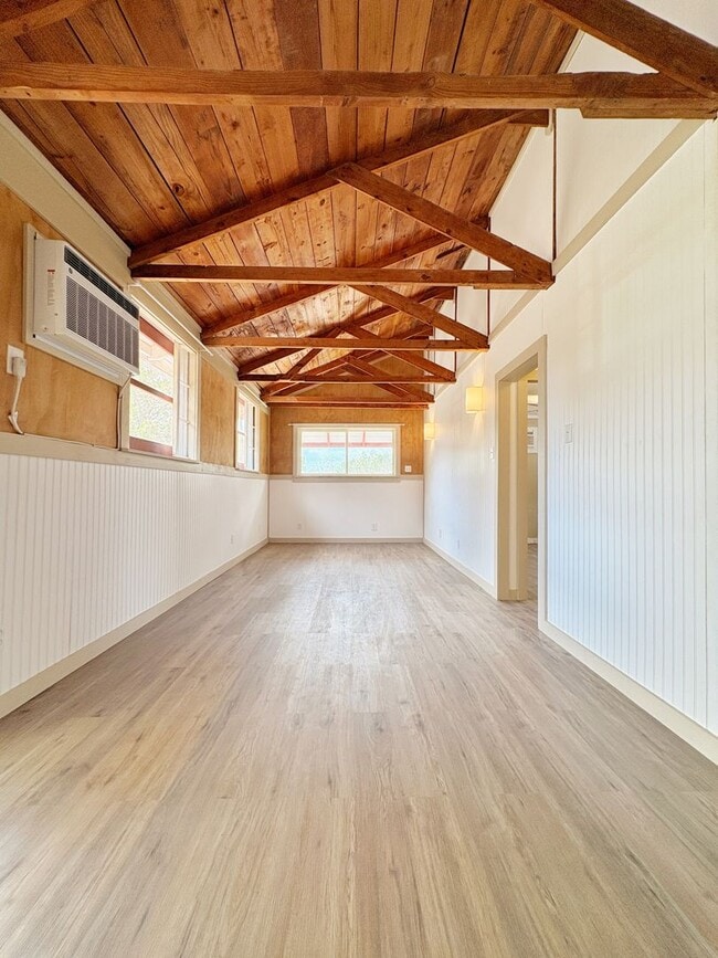 Building Photo - Charming Two-Bedroom, One-Bath