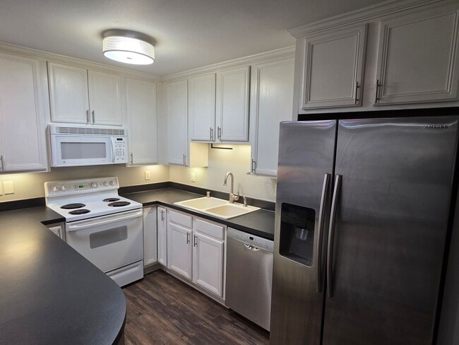 Building Photo - 2 bedroom 2 bath downtown condo