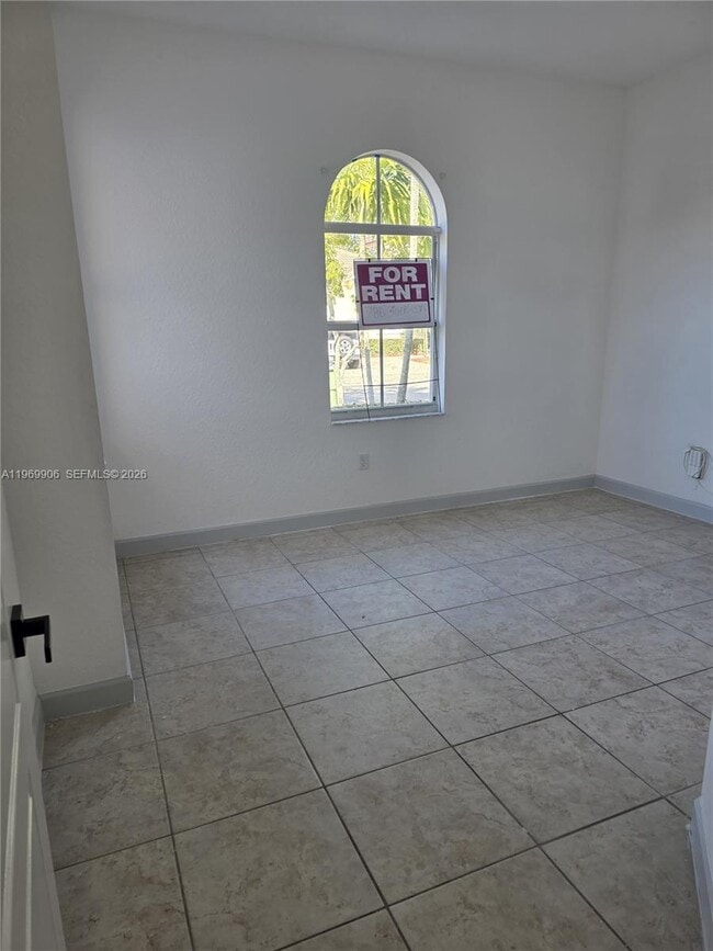 Building Photo - 3930 NE 12th Dr