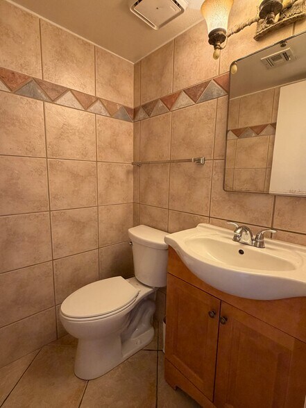 Building Photo - 6565 N 19th Ave