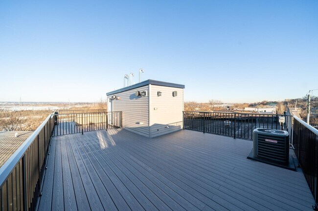 Building Photo - 195 Liberty Ave