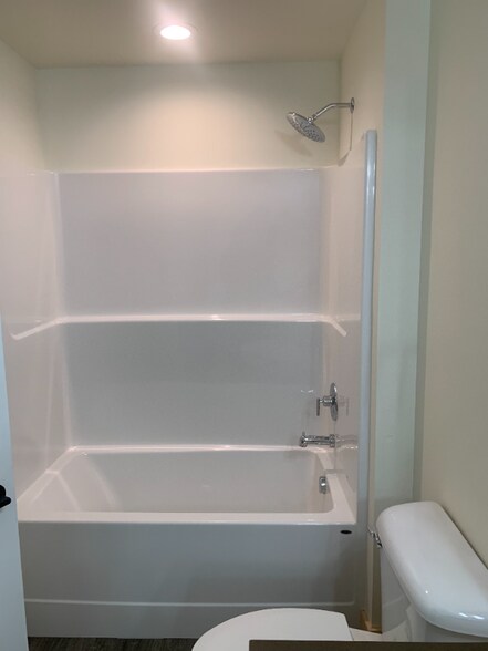 Building Photo - 995 Advance Dr