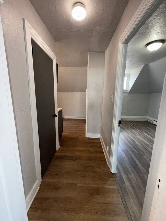 Building Photo - 826 Collins St