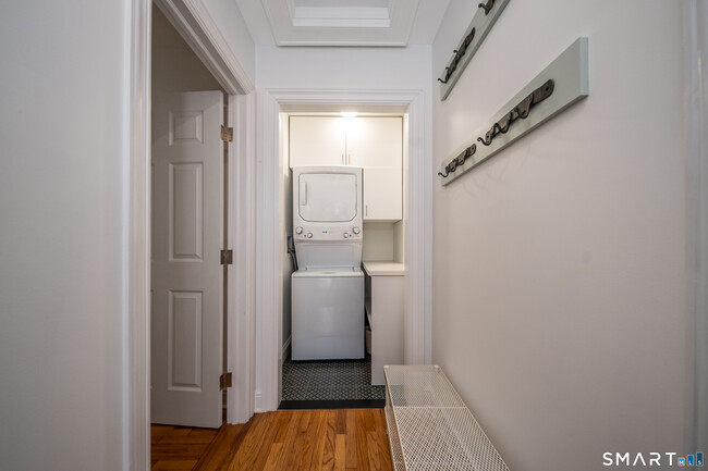 Building Photo - 99 Bay View Ave