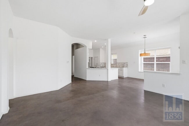 Building Photo - 2217 Speidel Dr
