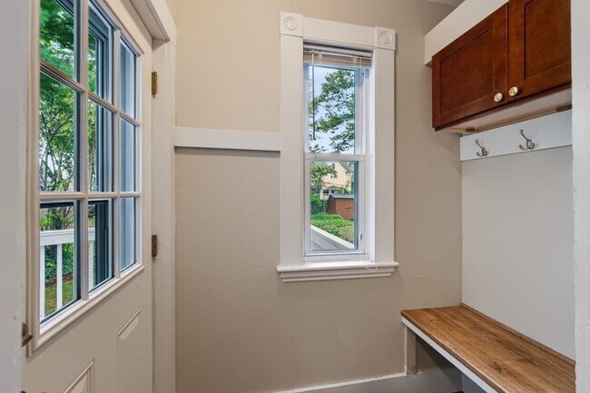 Building Photo - 37 Thorndike St