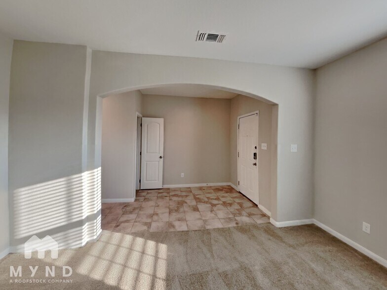 Building Photo - 4605 Elderberry St