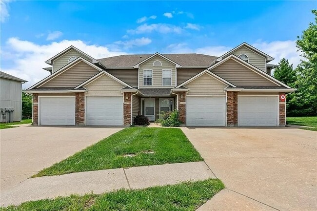 Building Photo - 9001 SW Gala Dr