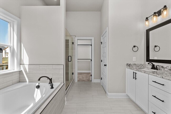 Building Photo - 2987 Rosewood Dr