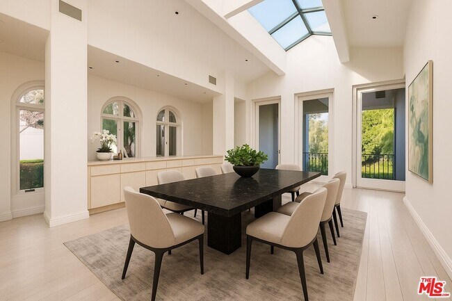 Building Photo - 1136 Calle Vista Dr