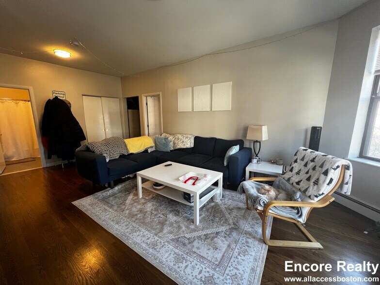 Building Photo - 15 Stearns Rd