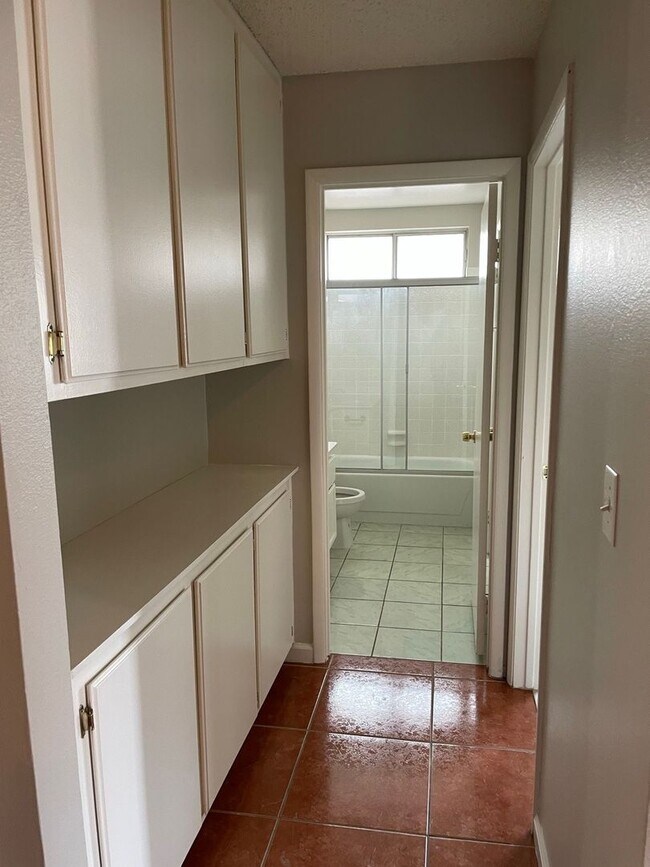 Building Photo - 2 bedroom 2 bath house near Desert Shores/ Available 4/1/2026