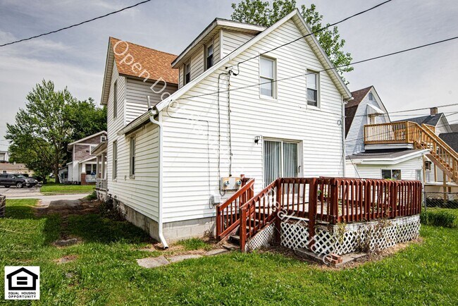 Building Photo - 608 Anderson Ave