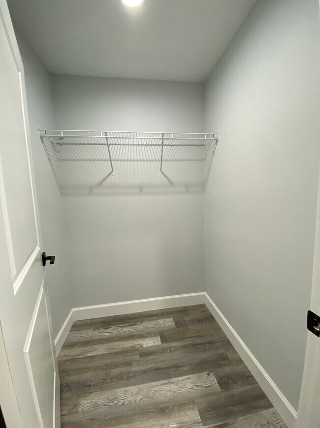 Building Photo - 17207 Waldrun Ave