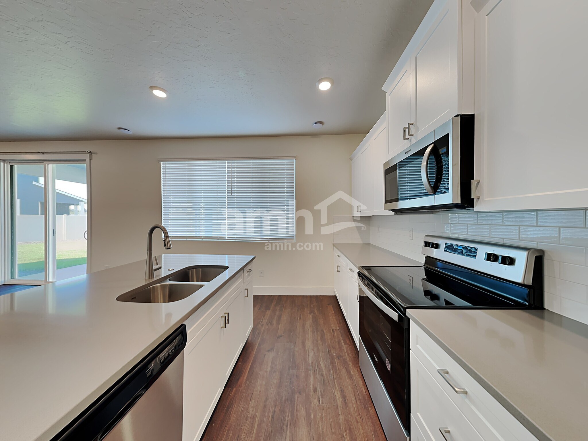 Building Photo - 1304 N Barkvine Ave