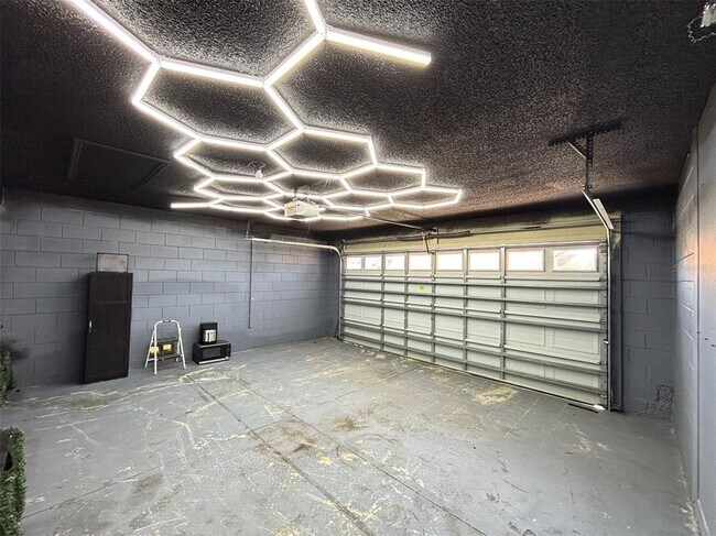 Building Photo - 2521 Oneida Loop