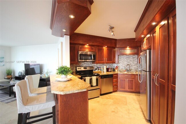 Building Photo - 5161 Collins Ave