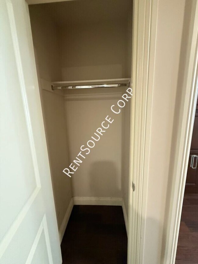 Building Photo - 12044 Hoffman St