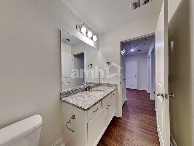 Building Photo - 234 Swan Dr